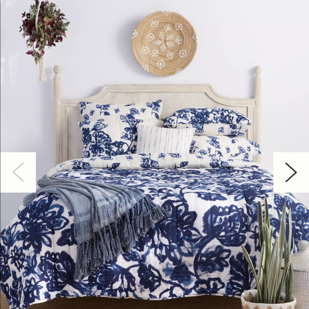 Varela Quilt Queen Anthropologie with Euro and Queen Shams